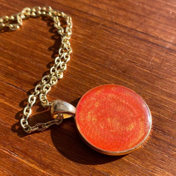 Peach Creamsicle Mica Powder Epoxy Round Gold Medallion 24 in Gold Plated Chain - Picture 6 of 8